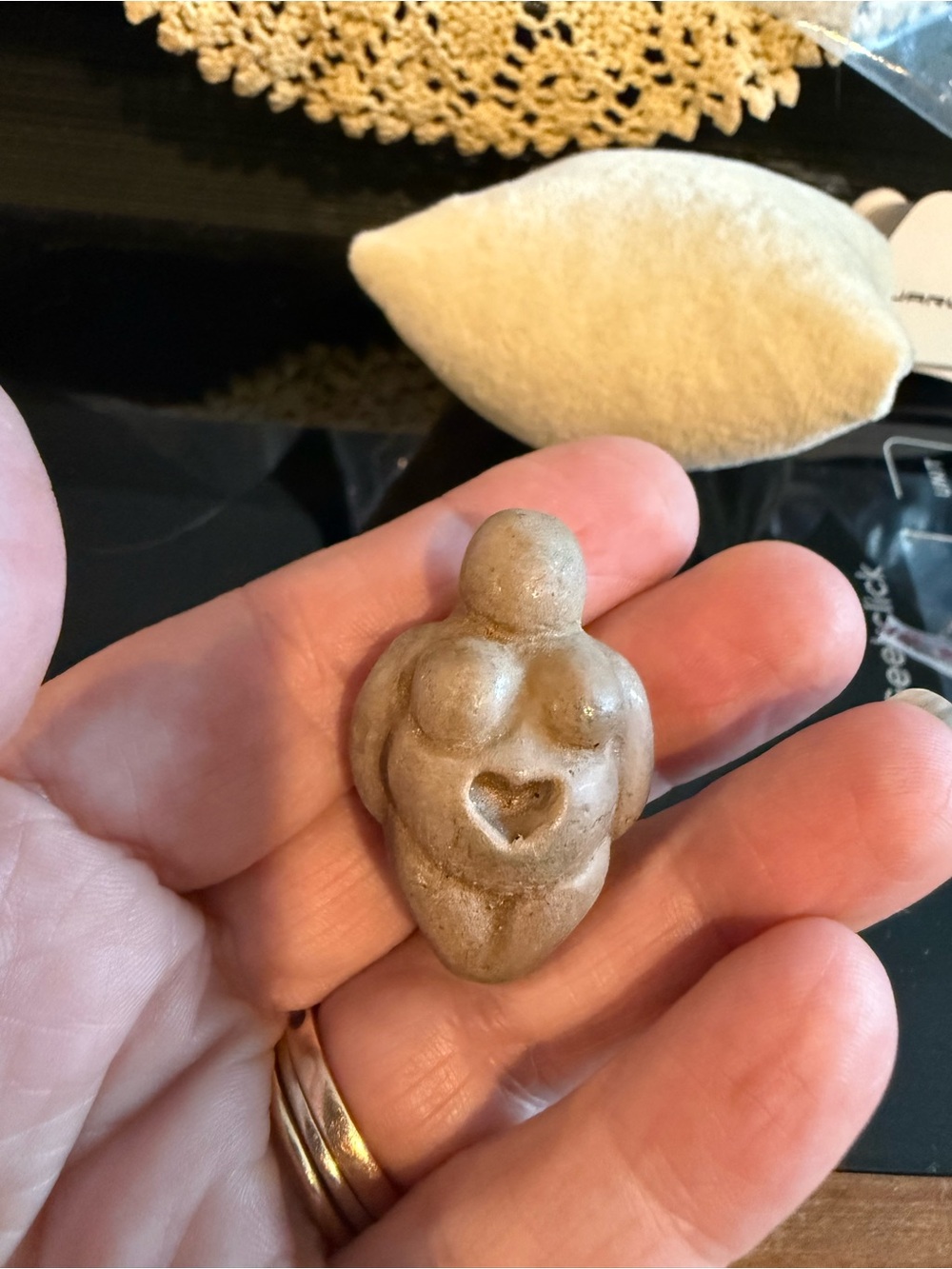 Handheld Goddess Figurine with Heart Detail - Beige